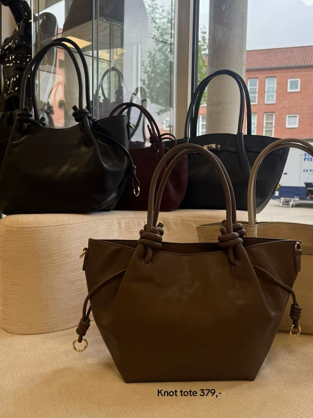 Knot tote