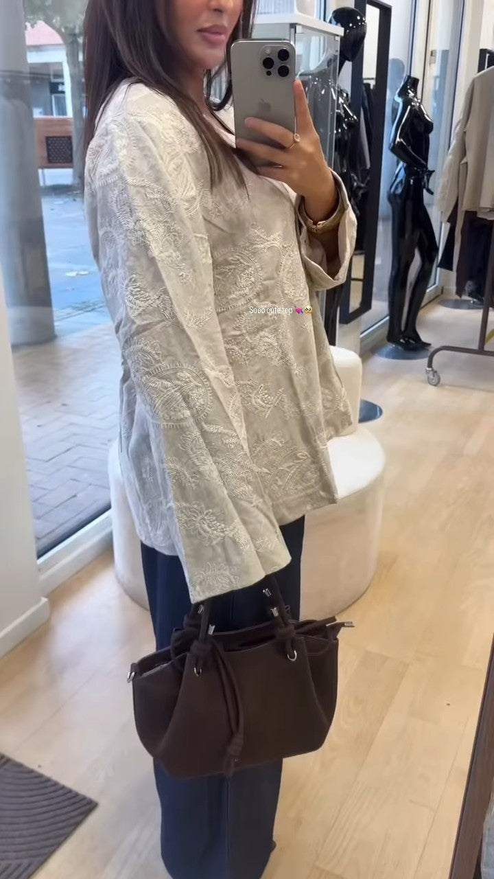 Mønstret bluse med vide ærmer